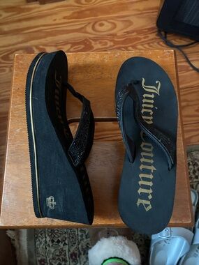Juicy Couture Black Sandal Flip Flops with Gold Logo flip flops 2.5”